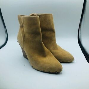 BCBGeneration Joannie Suede Grommet‎ wedge zip boots taupe Size Sz 9.5M